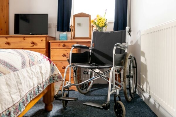 Rowan Cottage disabled bedroom